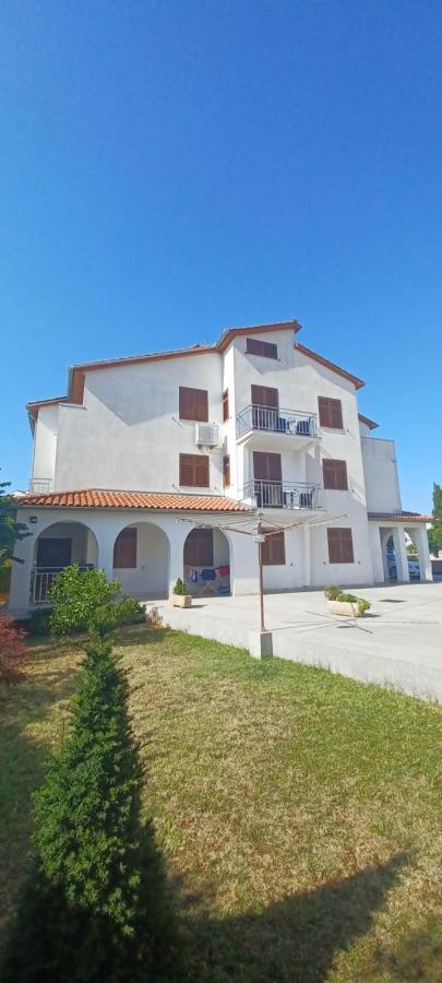 Guesthouse Santin Rovigno Esterno foto
