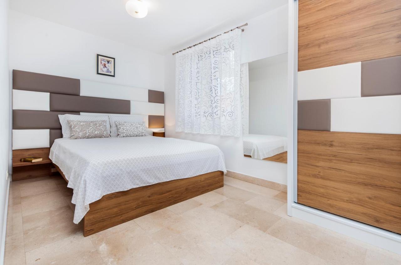 Guesthouse Santin Rovigno Esterno foto