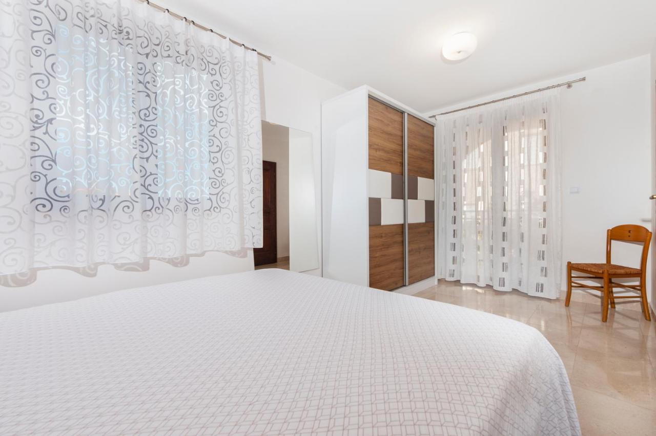 Guesthouse Santin Rovigno Esterno foto