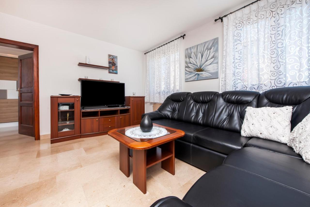 Guesthouse Santin Rovigno Esterno foto