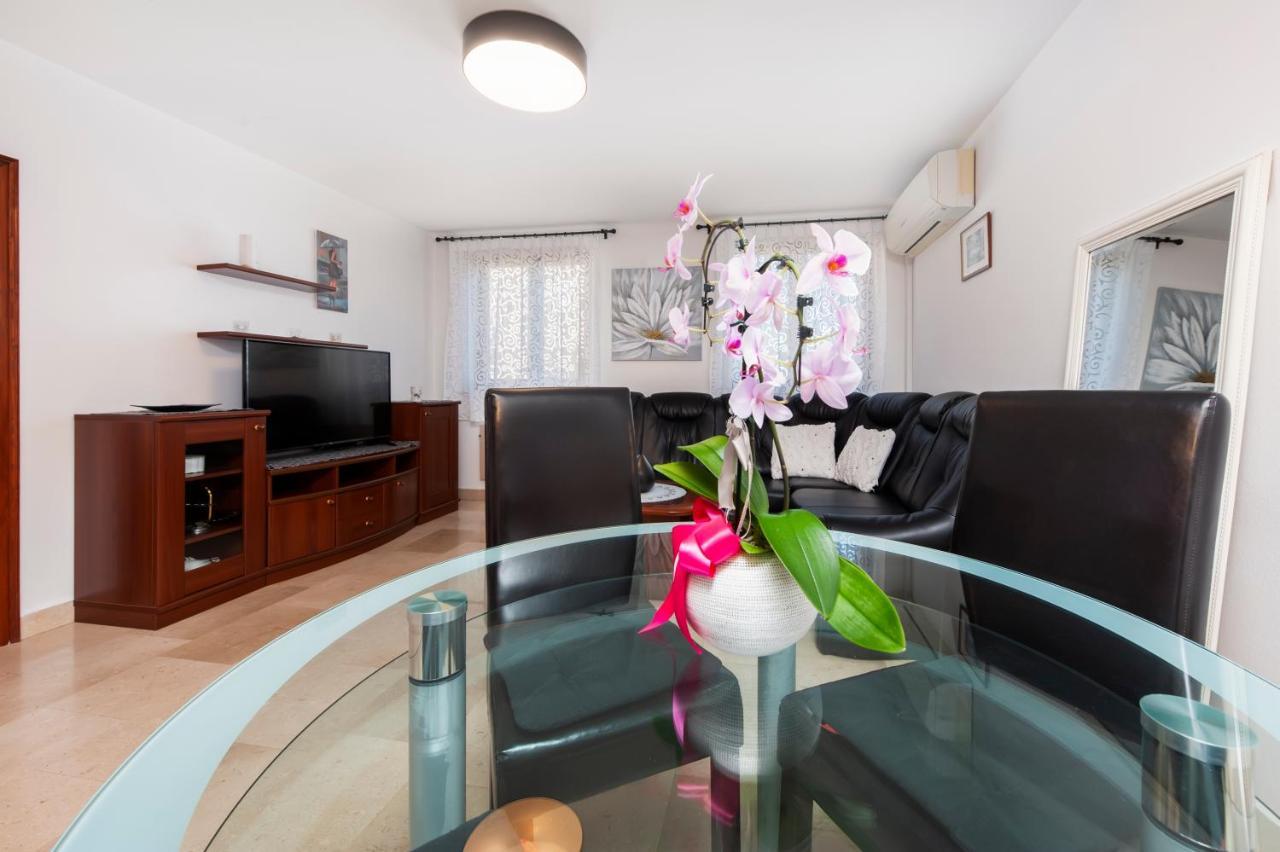 Guesthouse Santin Rovigno Esterno foto