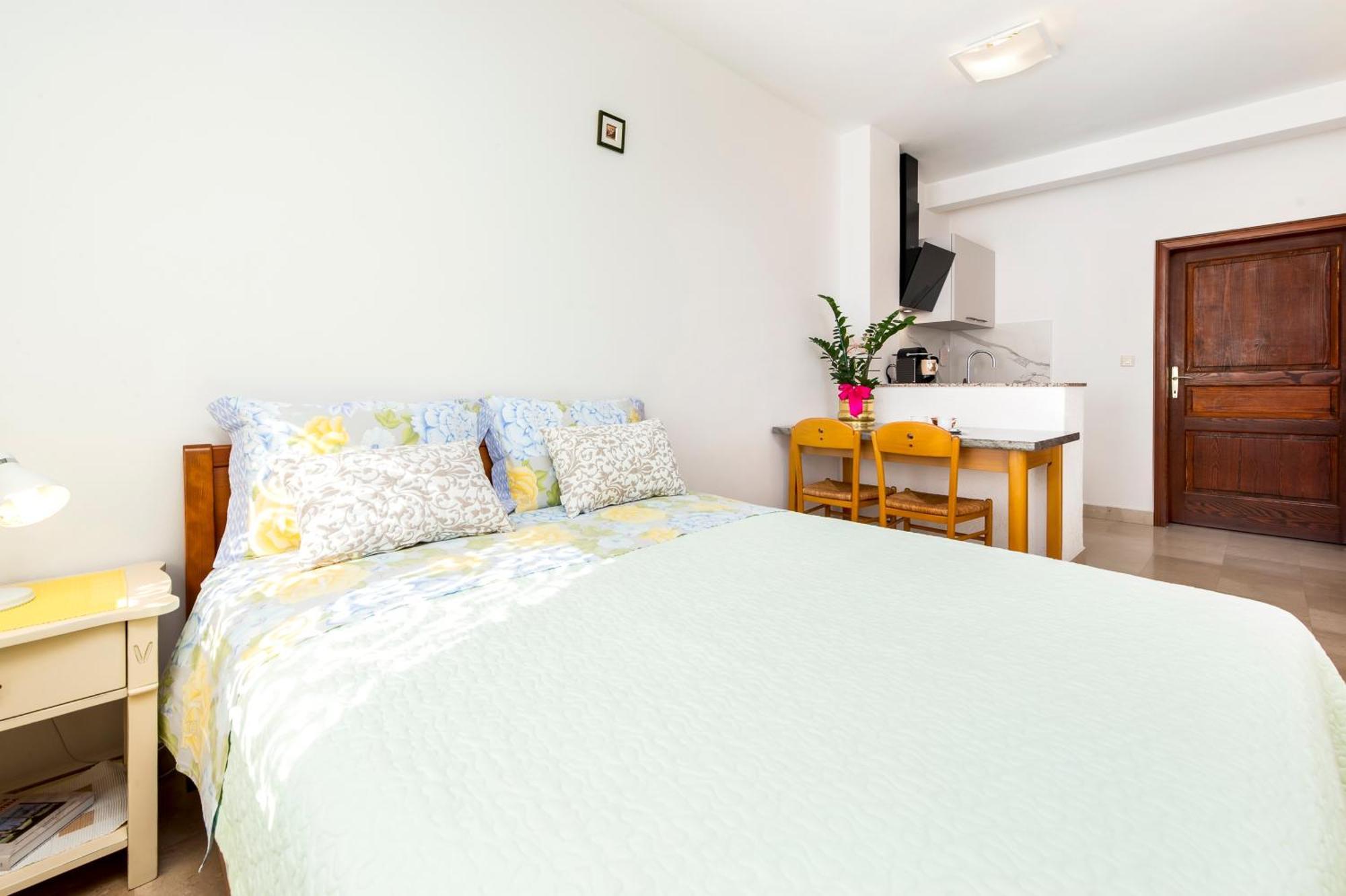 Guesthouse Santin Rovigno Esterno foto