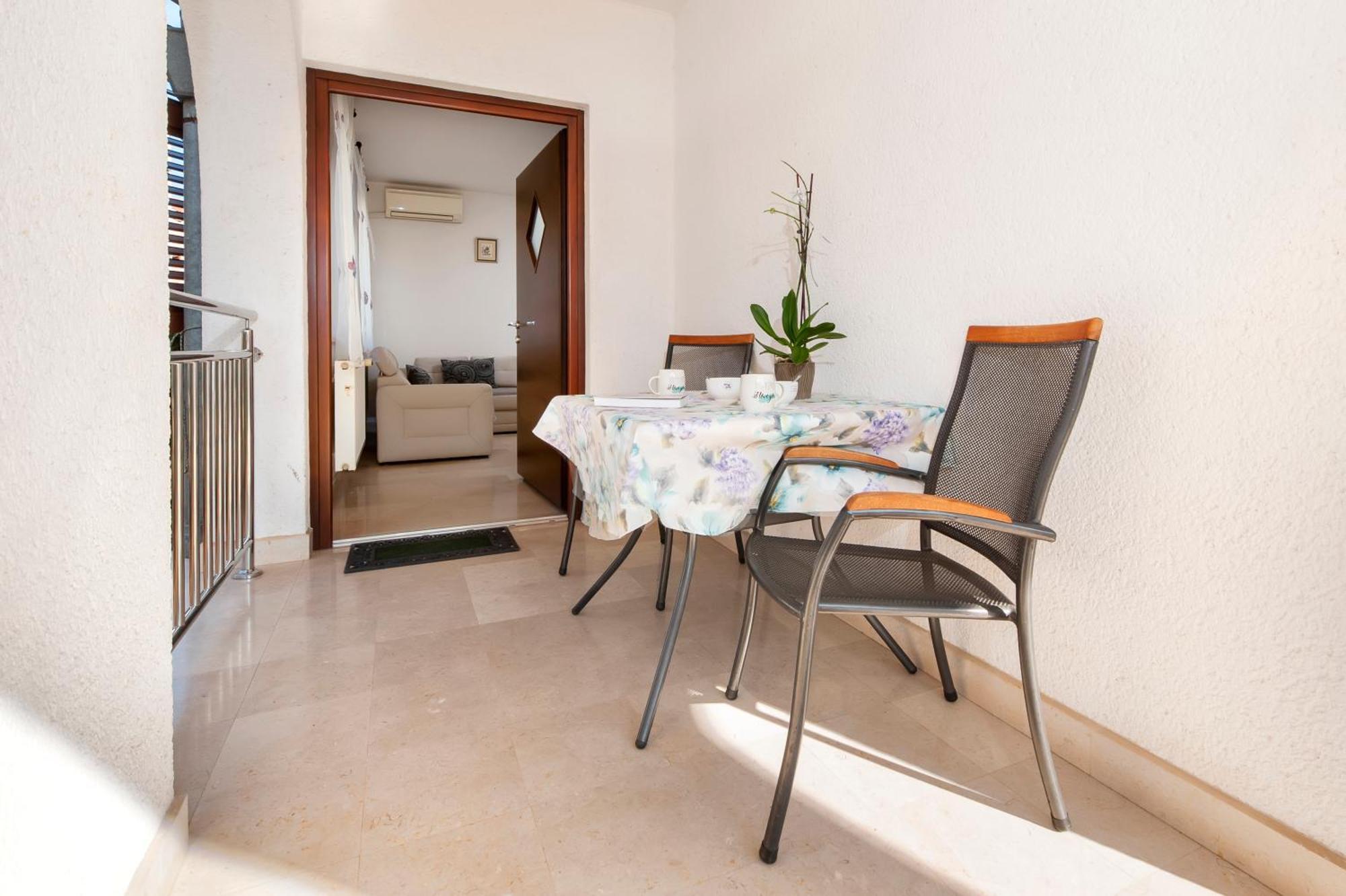 Guesthouse Santin Rovigno Esterno foto
