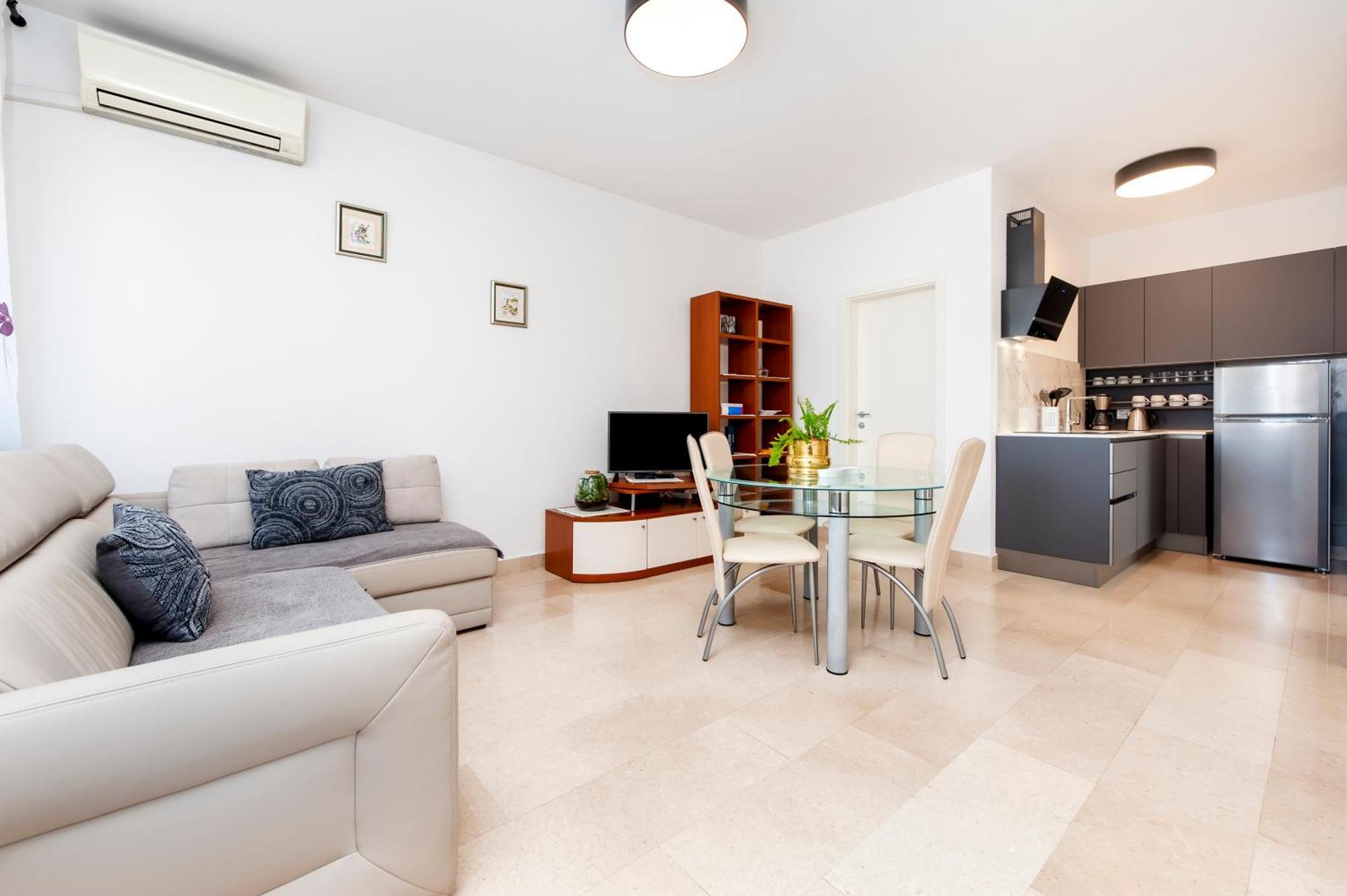Guesthouse Santin Rovigno Esterno foto