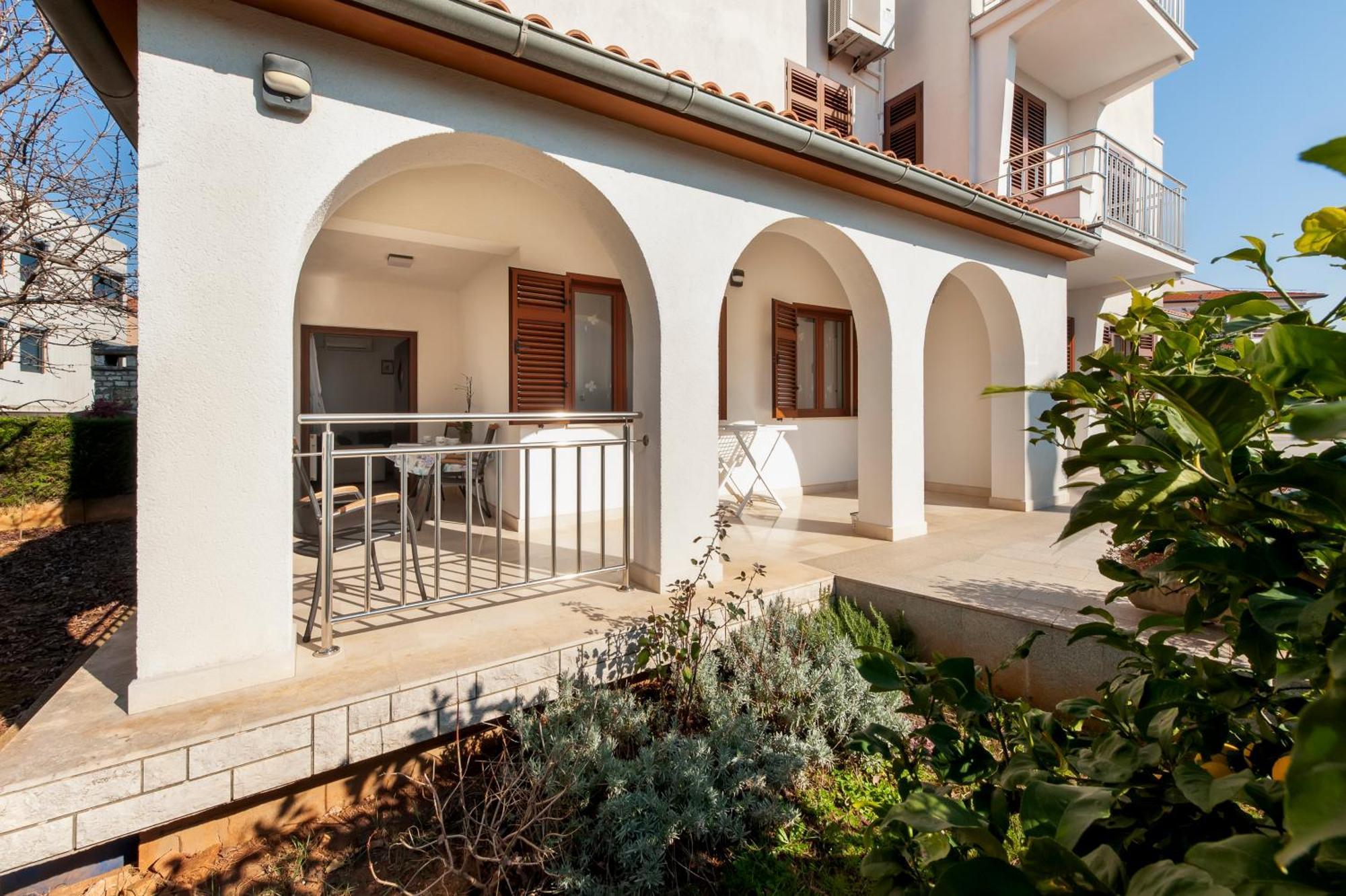 Guesthouse Santin Rovigno Esterno foto