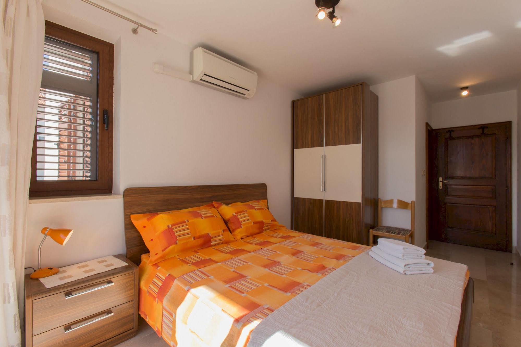 Guesthouse Santin Rovigno Esterno foto