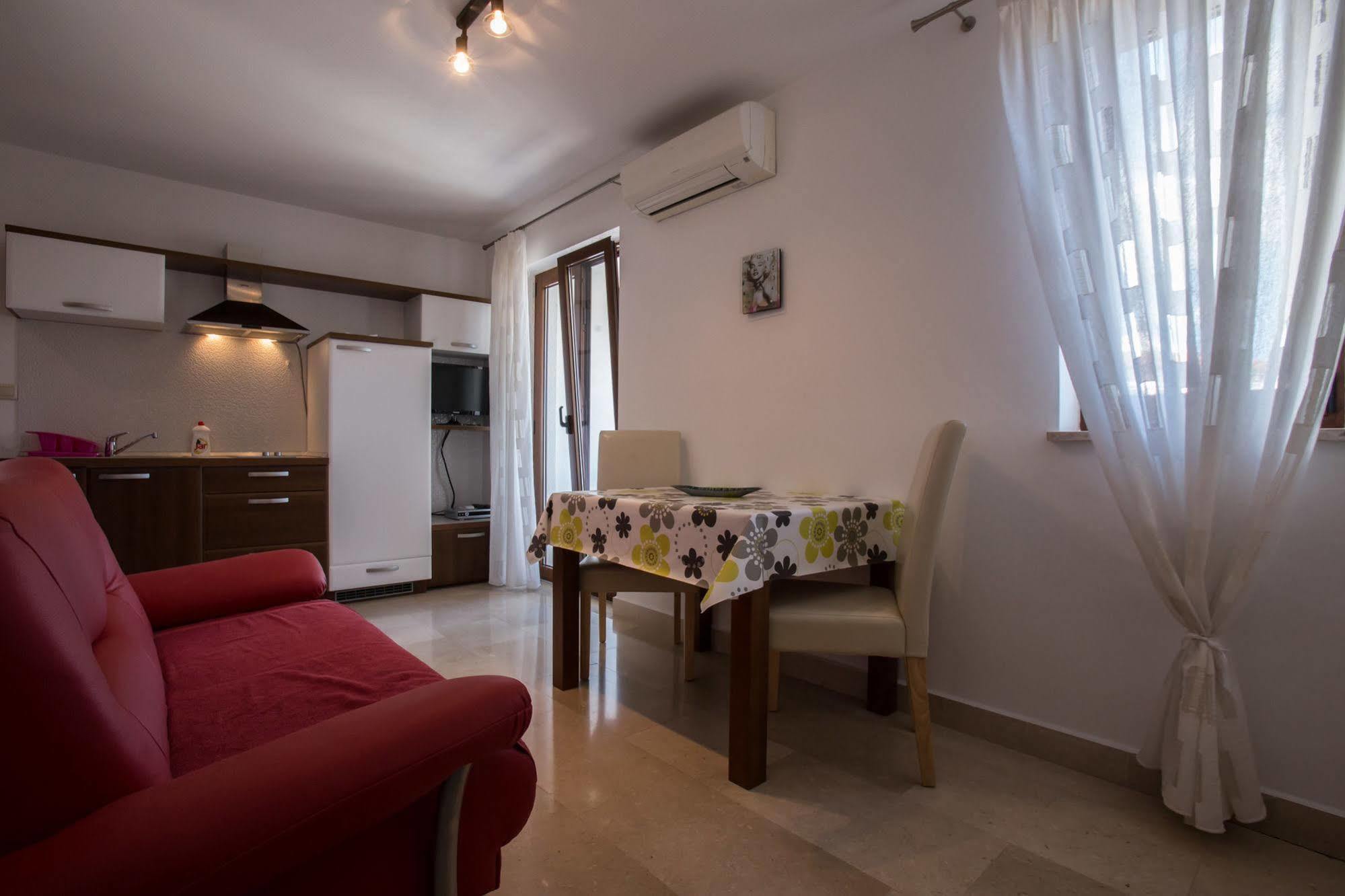 Guesthouse Santin Rovigno Esterno foto