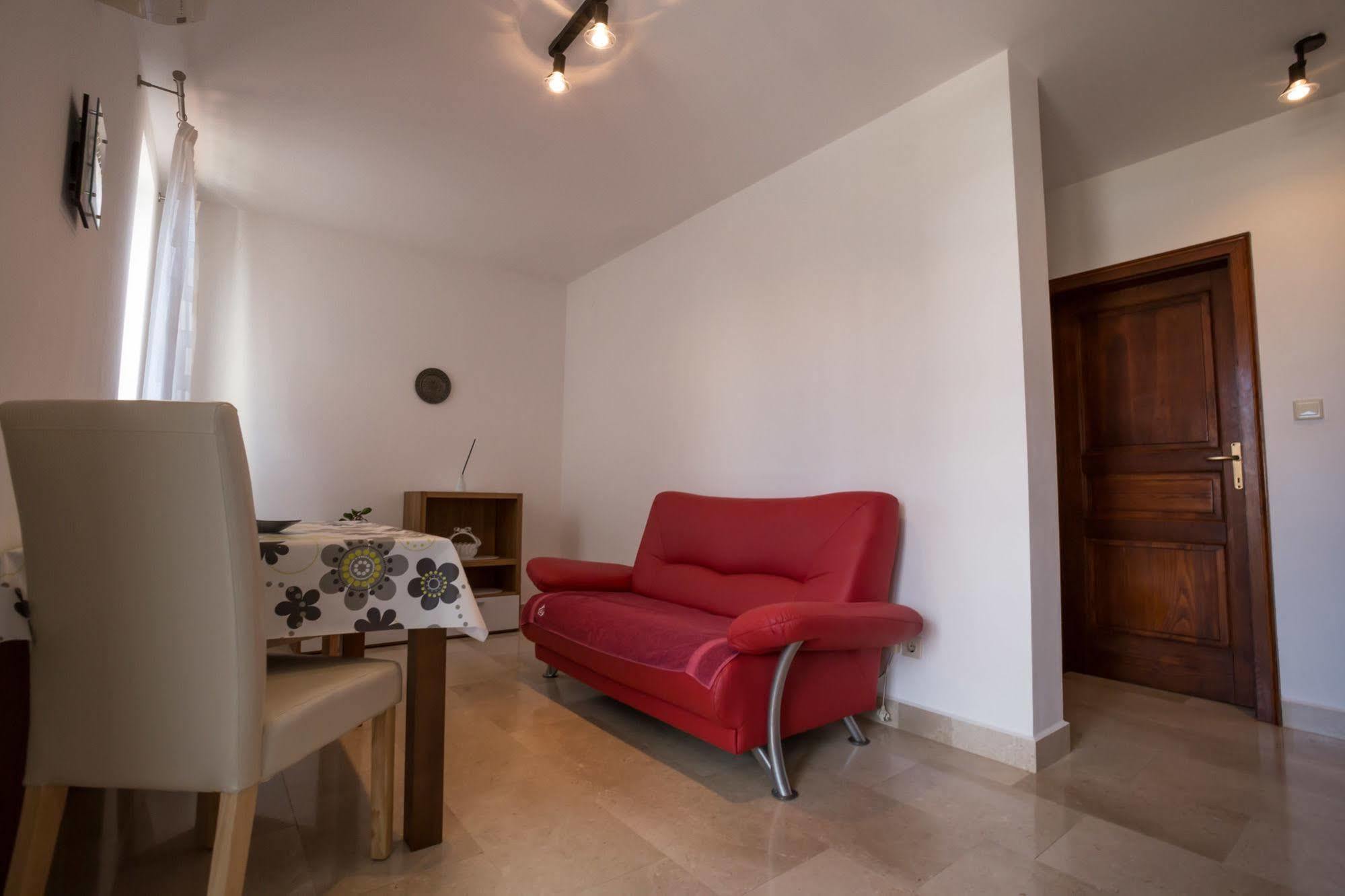 Guesthouse Santin Rovigno Esterno foto