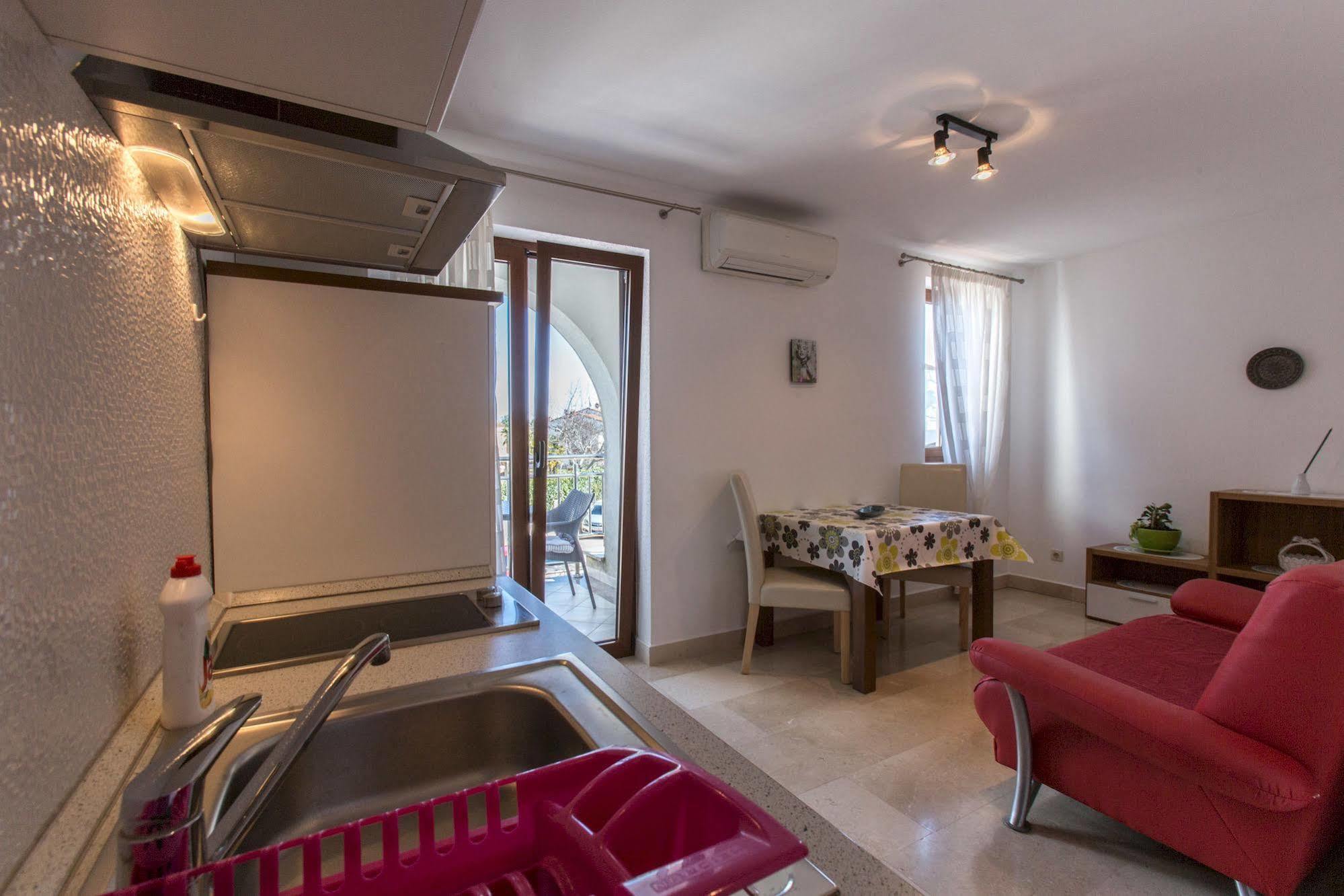 Guesthouse Santin Rovigno Esterno foto