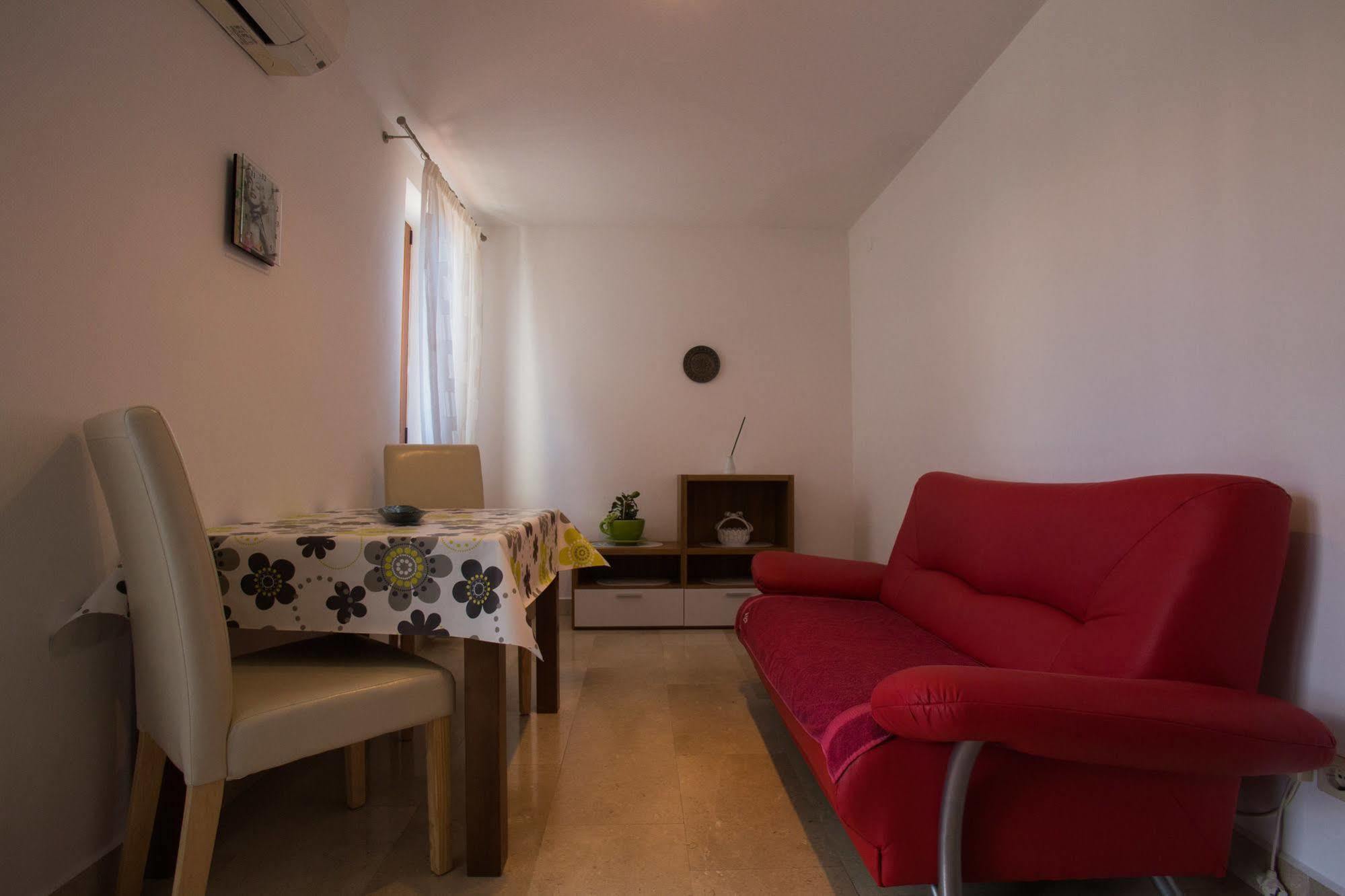 Guesthouse Santin Rovigno Esterno foto