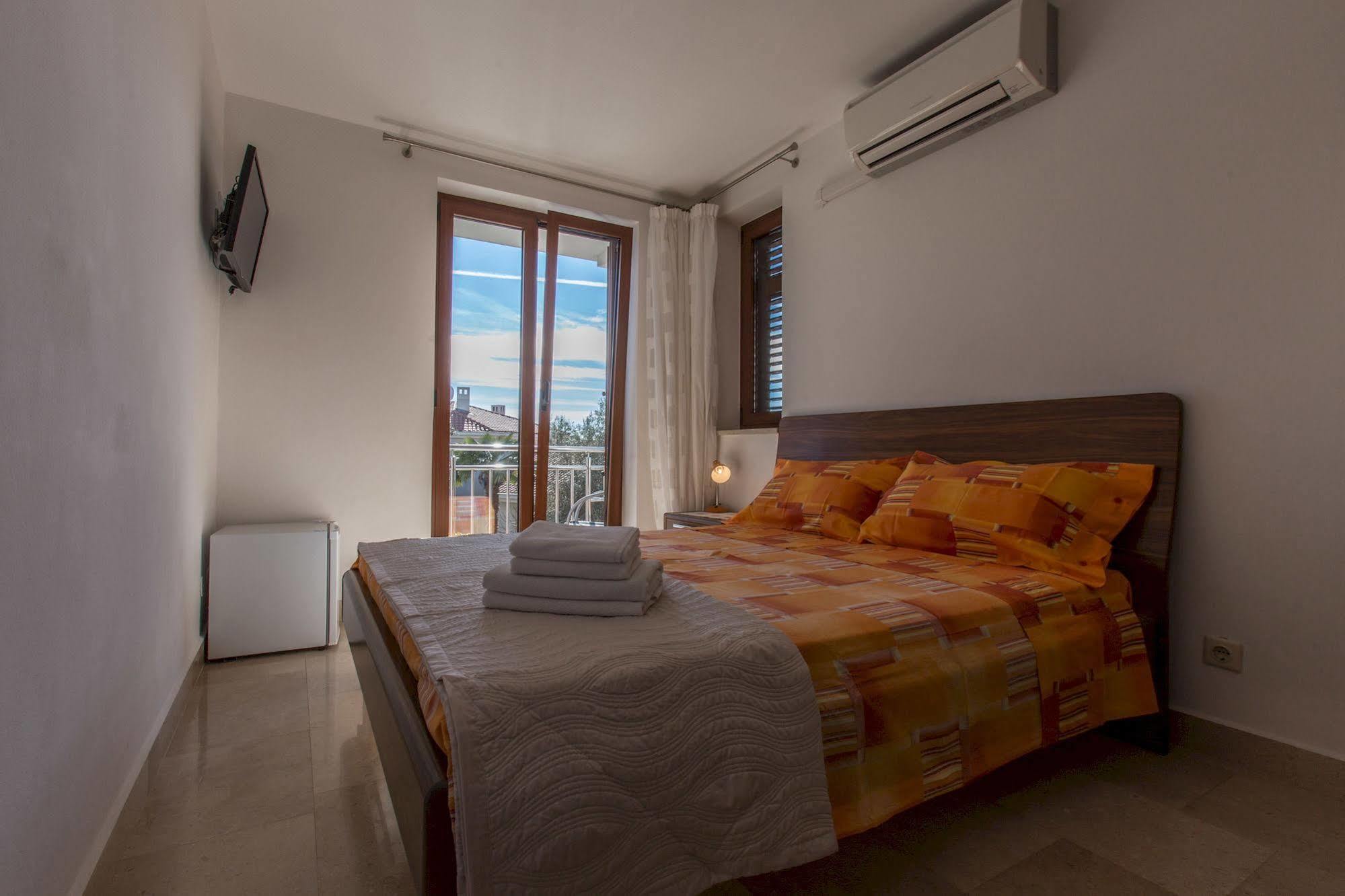 Guesthouse Santin Rovigno Esterno foto