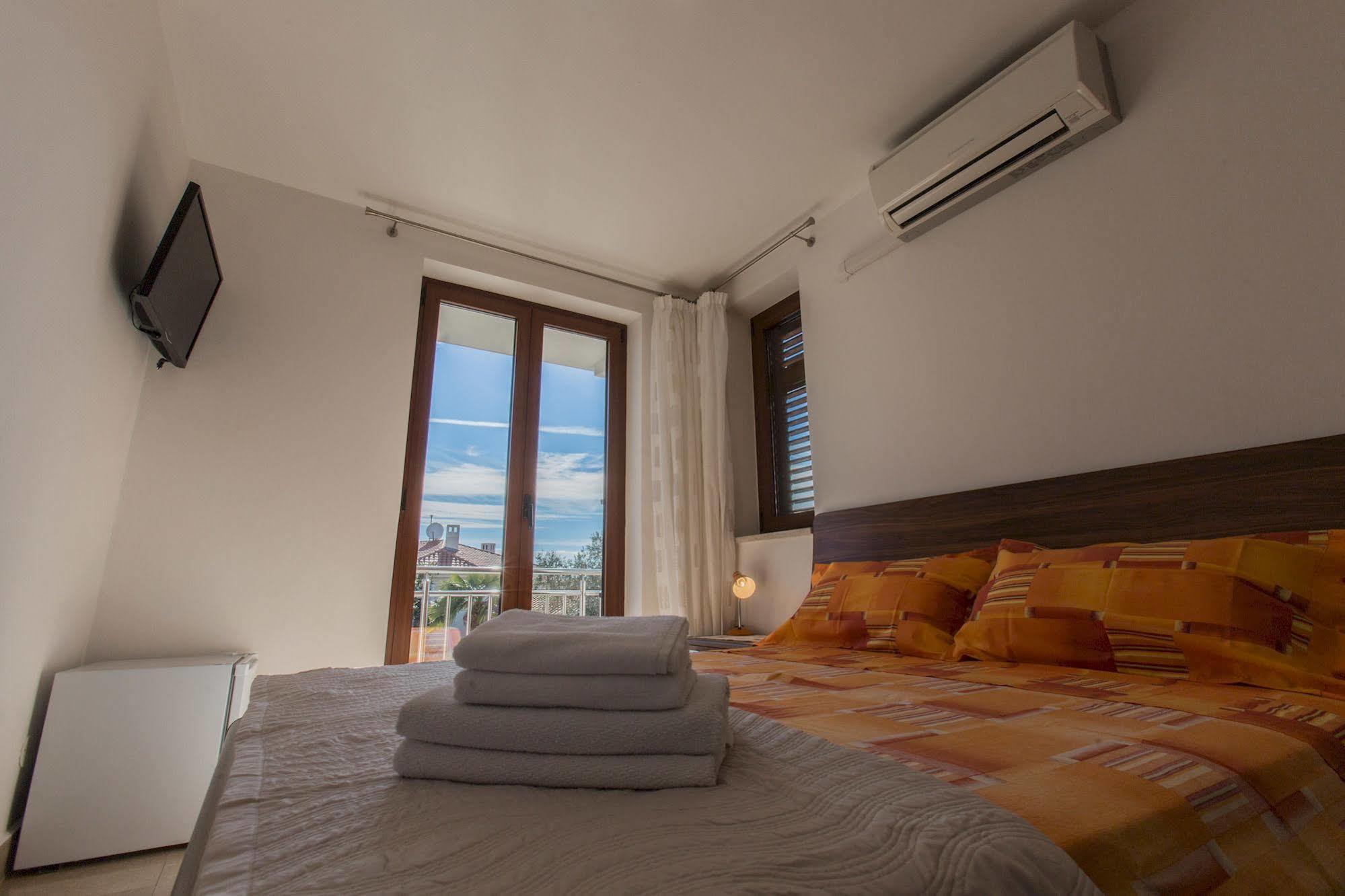 Guesthouse Santin Rovigno Esterno foto